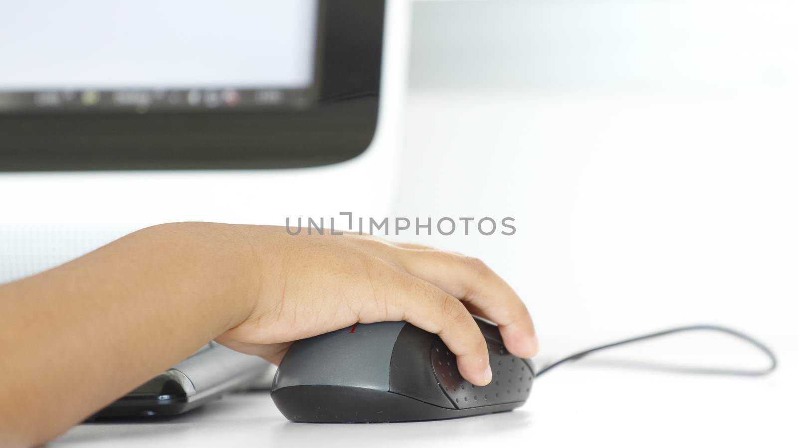 Children use mouse for control computer in class room