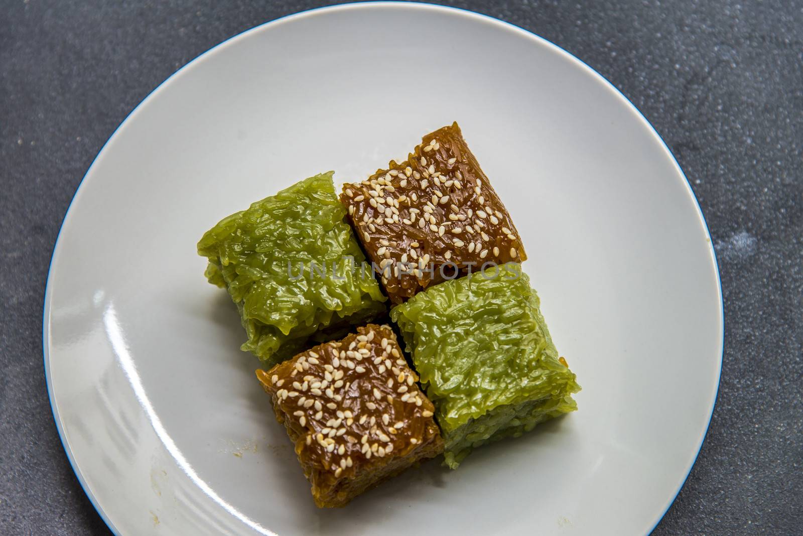 Glutinous rice cooked with sugar which coffee and pandan leaves flavor12