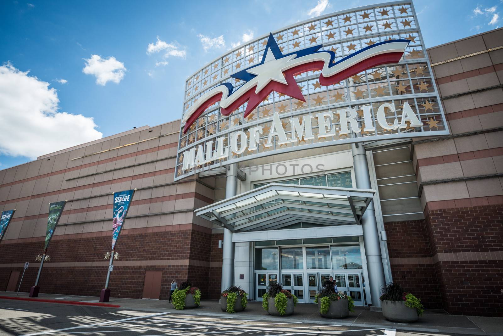 Mall of America main entrance by IVYPHOTOS
