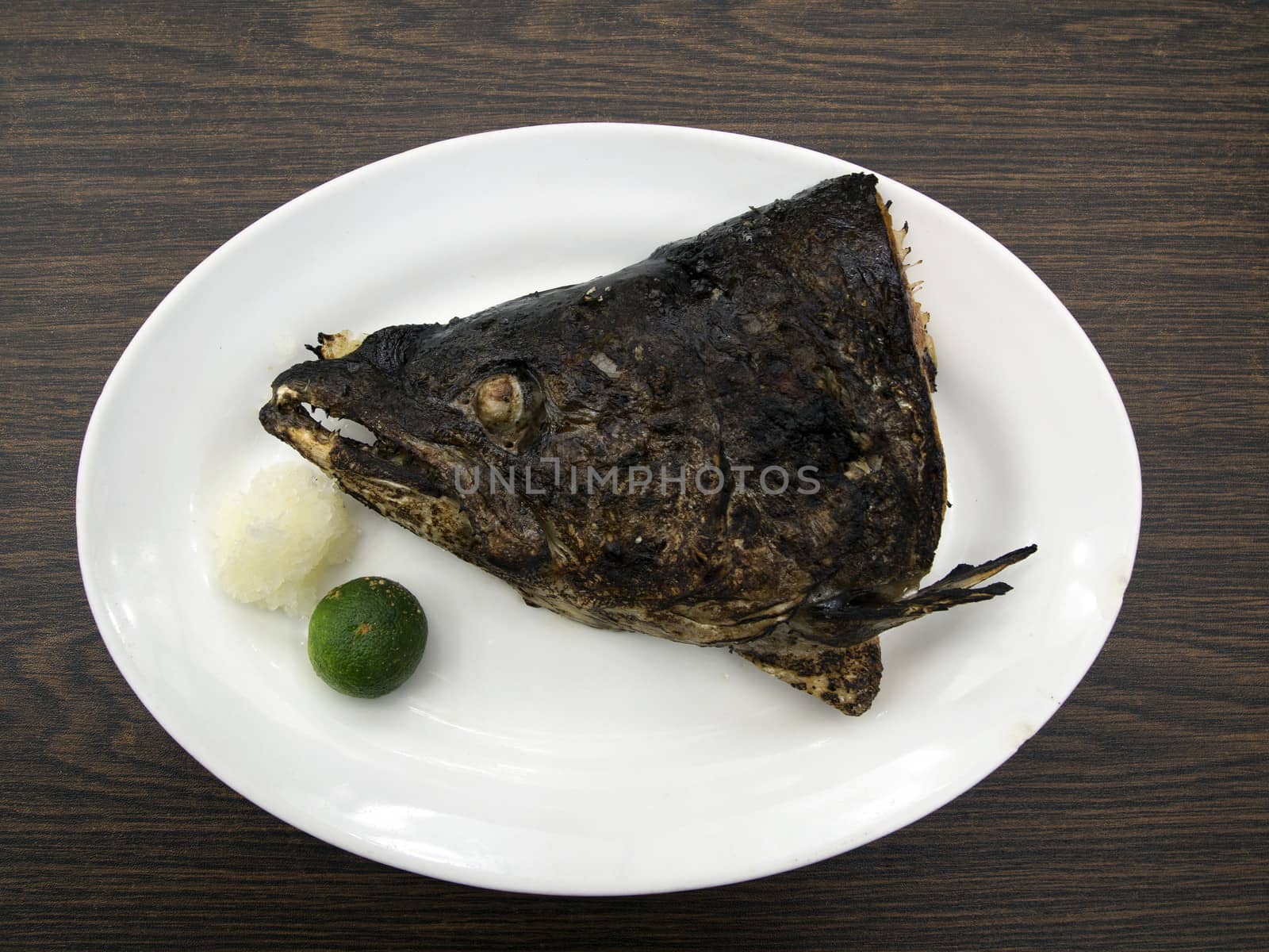 Grilled and salted salmon head japanese style