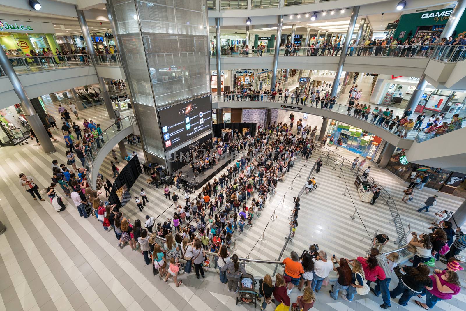 Mall of America during a busy day by IVYPHOTOS