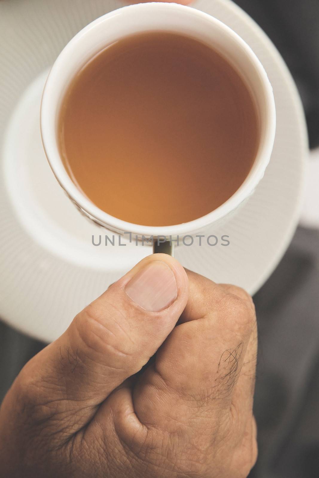hand ilfts a cup of tea