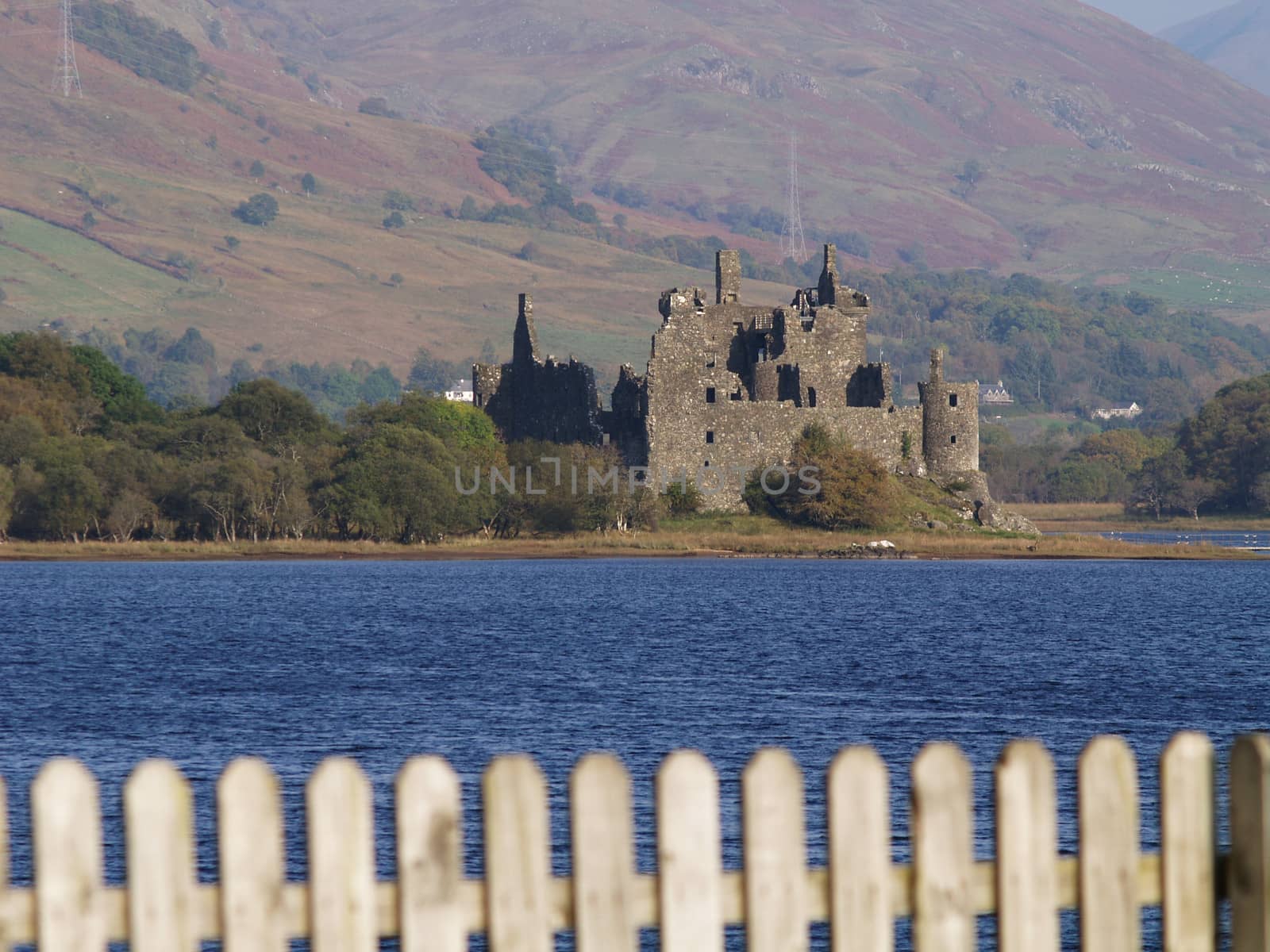 Kilchurn Castle in Scotland by anderm