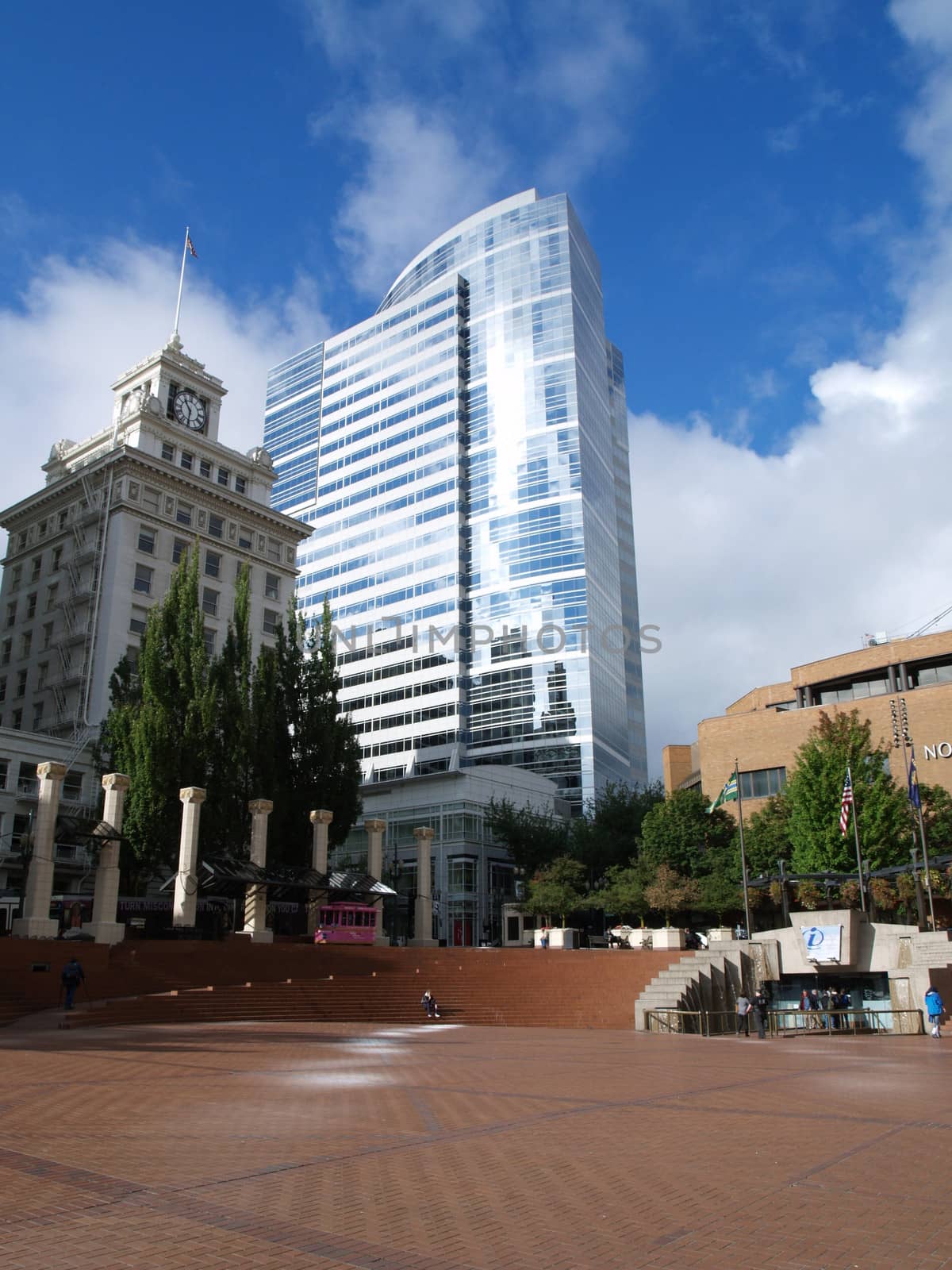 Pioneer square in Portland, Oregon, USA by anderm