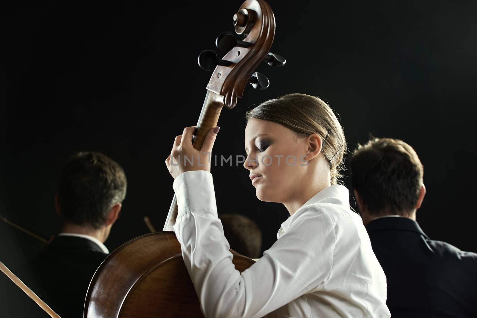 A cellist in concert  by stokkete