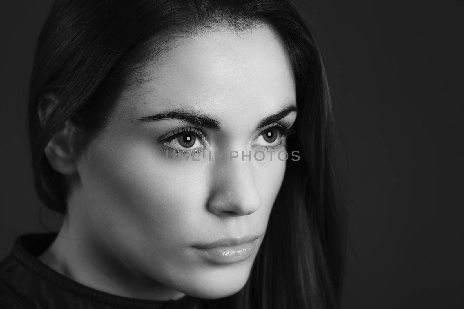 Glamour black and white portrait of beautiful woman model