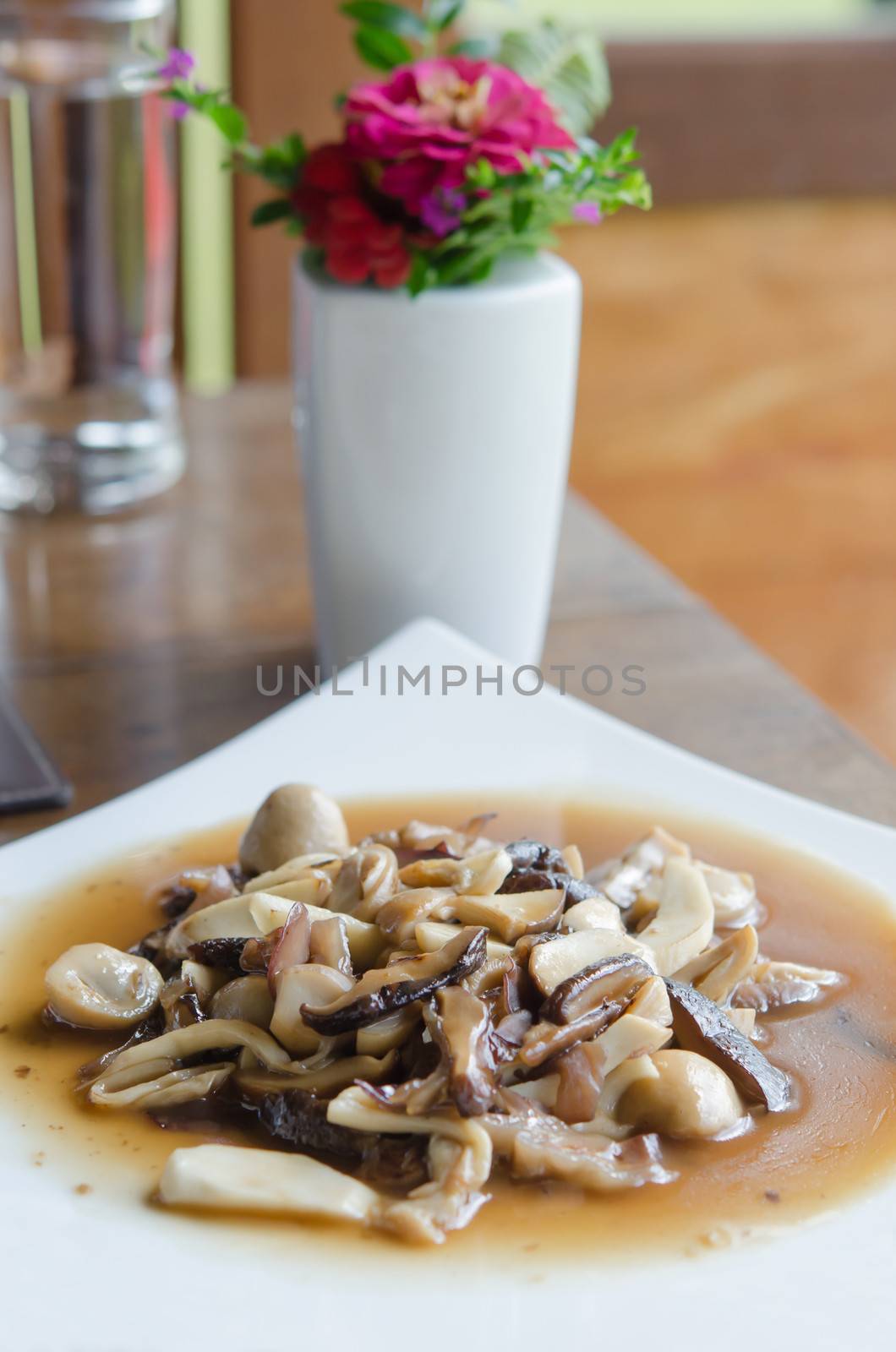 Stir fried  mushroom with oyster sauce on dish