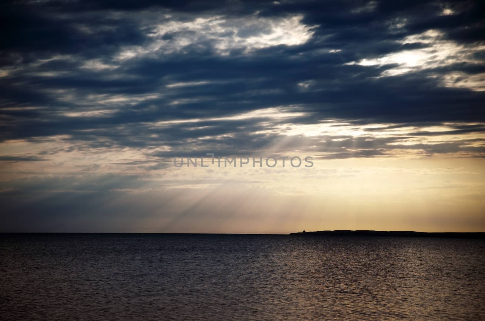 Horizontal photo of the sea during beautiful dark sunset