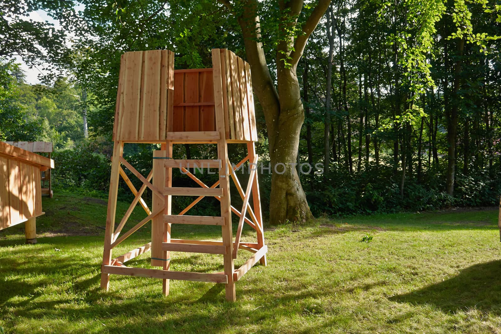 Hunter's box shooting stand in the forest - hunting image