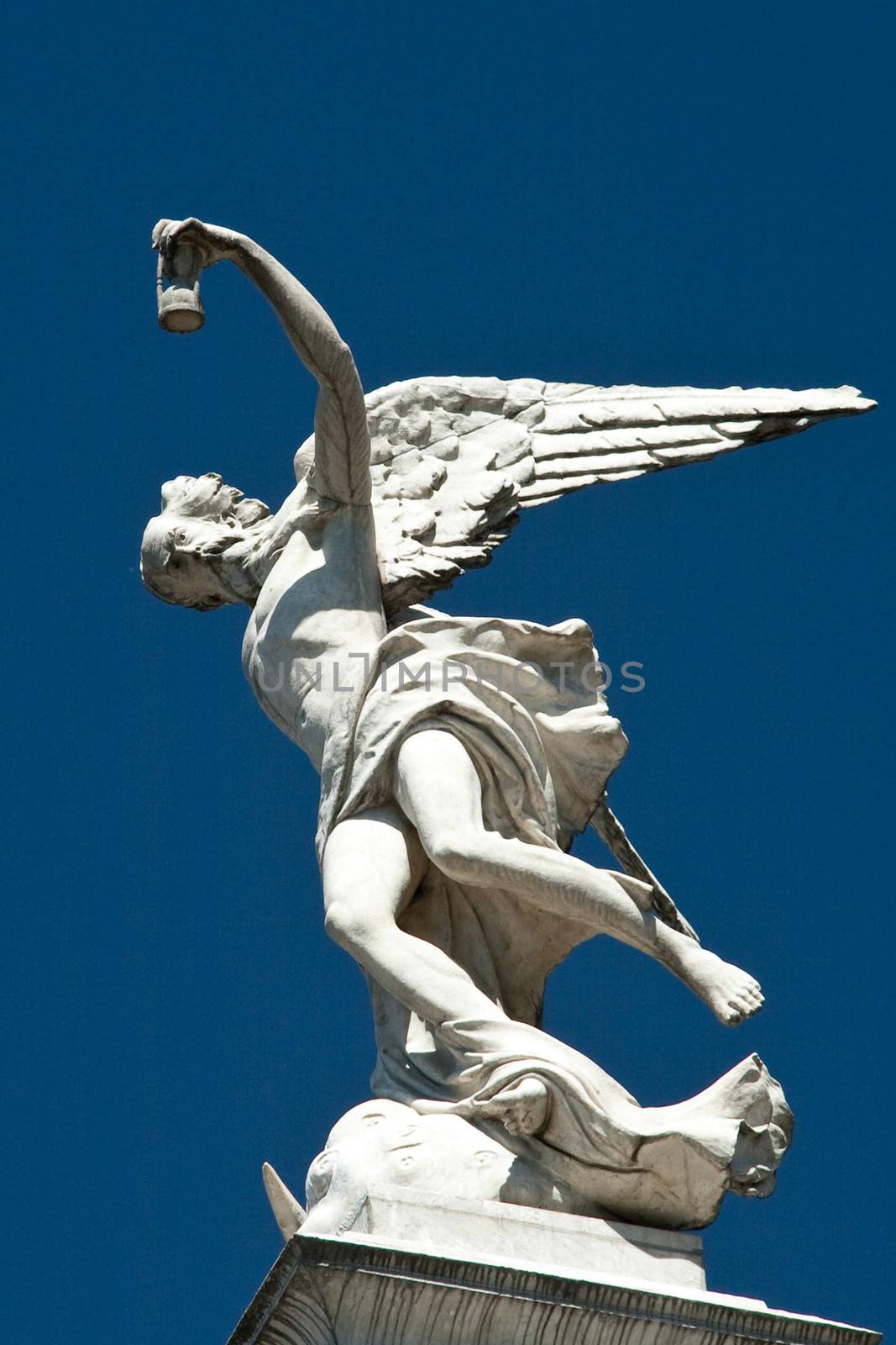 Angel statue in a cemetery by CelsoDiniz