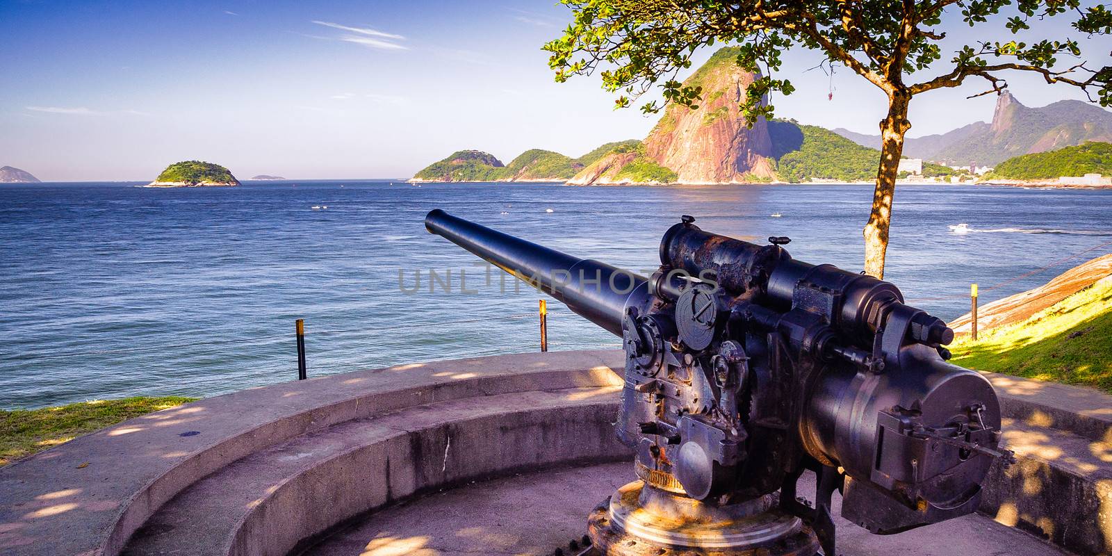 Cannon at the terrace of a fort with Sugarloaf Mountain in the background, Santa Cruz Fortress, Guanabara Bay, Niteroi, Rio de Janeiro, Brazil