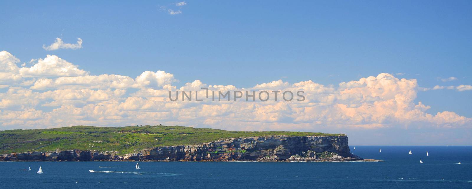 Clouds over the sea by CelsoDiniz