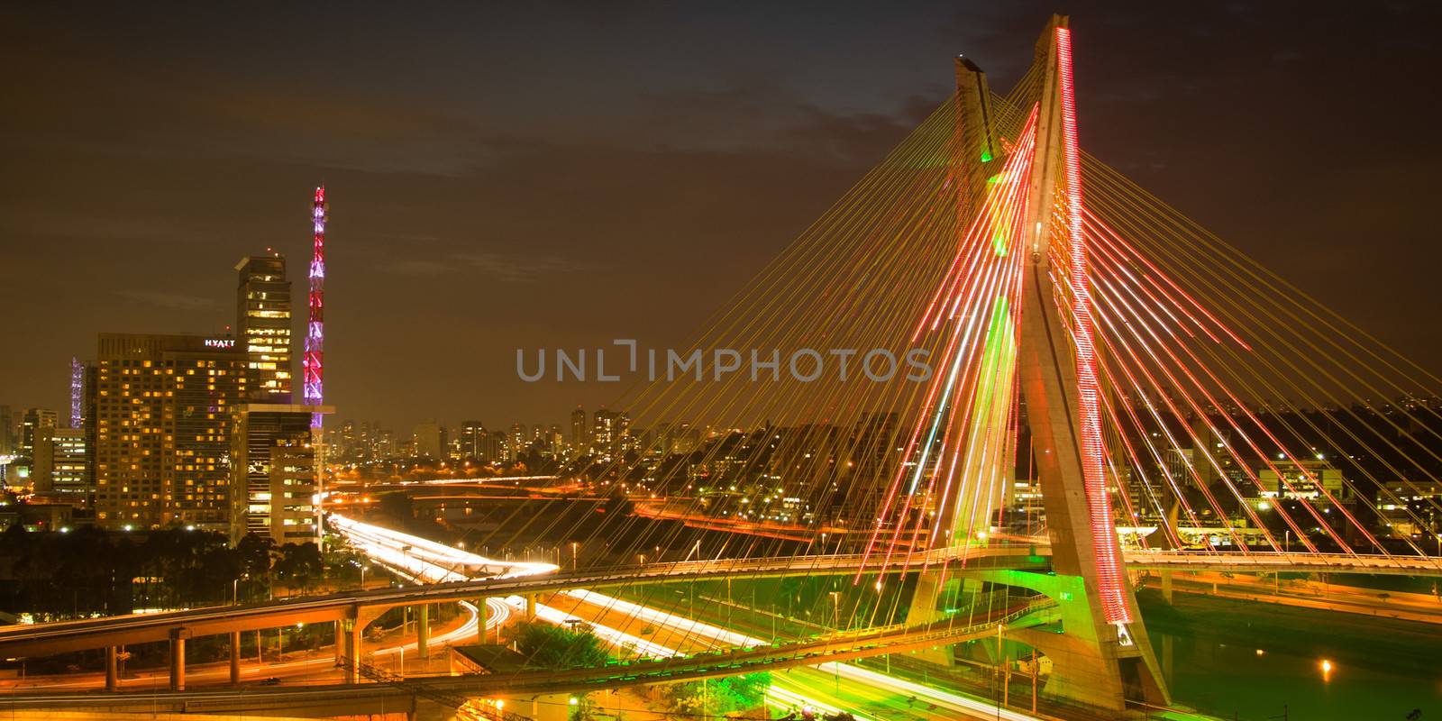 Sao Paulo city bridge at night by CelsoDiniz