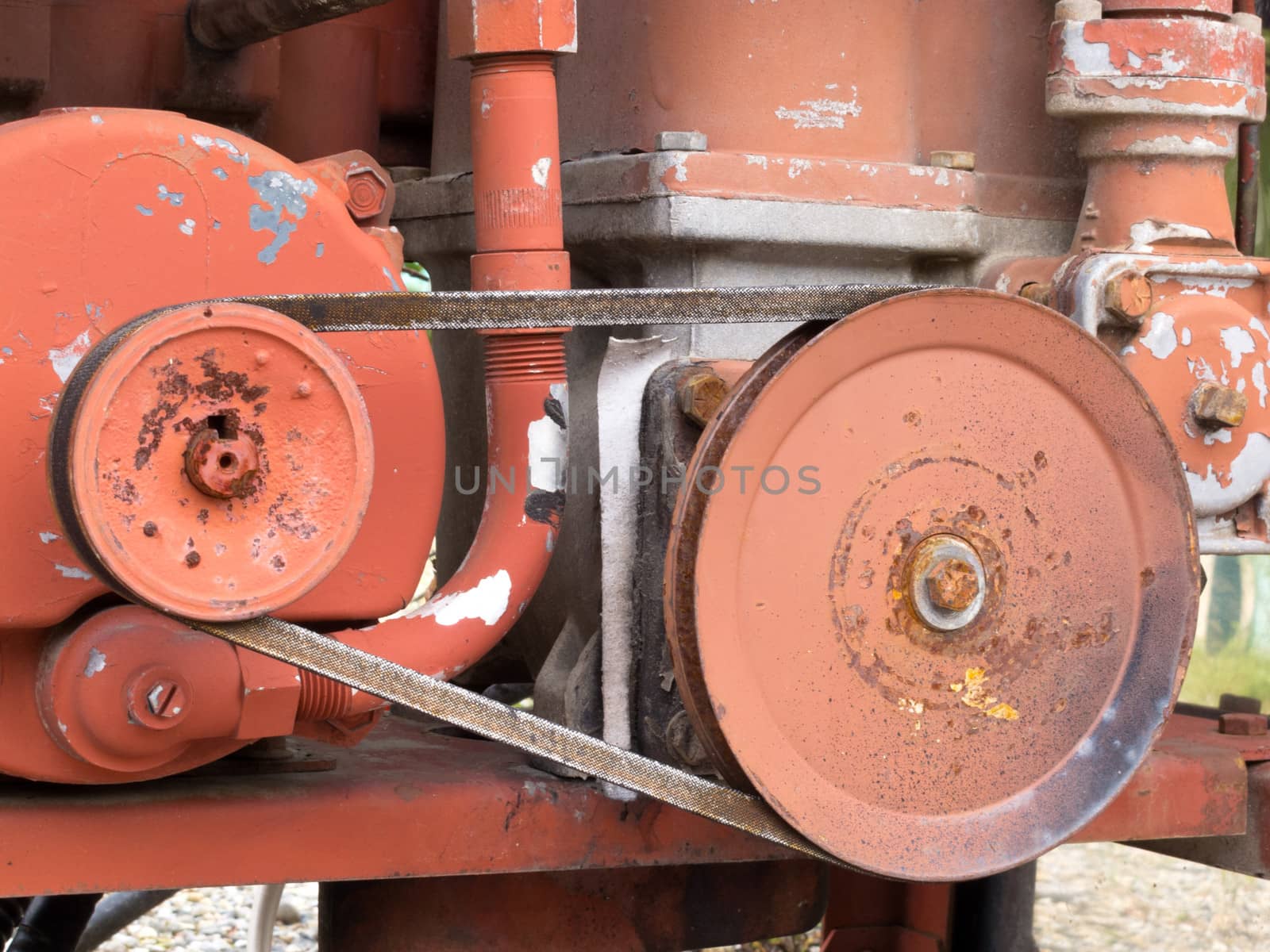 Mechanical belt driven gear wheels on an engine for power transmission from one shaft to another