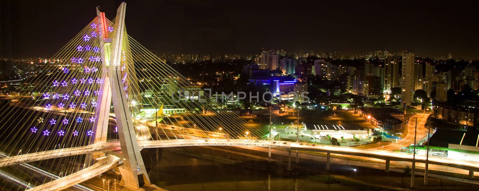 The Oct��vio Frias de Oliveira Bridge over the Pinheiros river in S��o Paulo, Brazil.