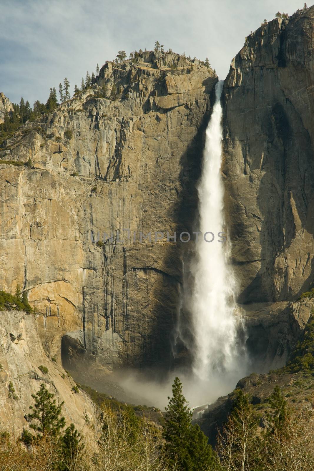 Yosemite Falls by CelsoDiniz