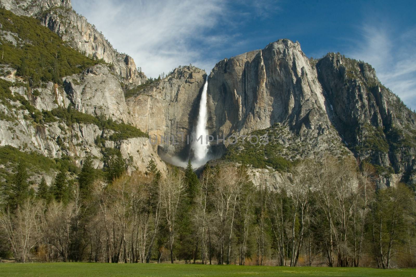Yosemite Falls rainbow by CelsoDiniz