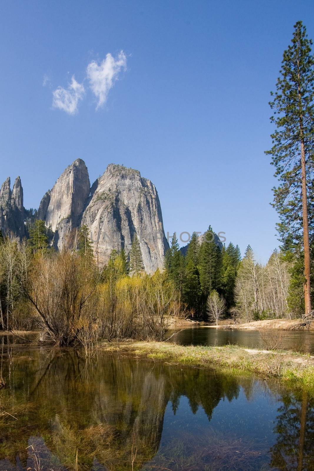 Scenic view of mountains and lake in Yosemite National Park, California, U.S.A.
