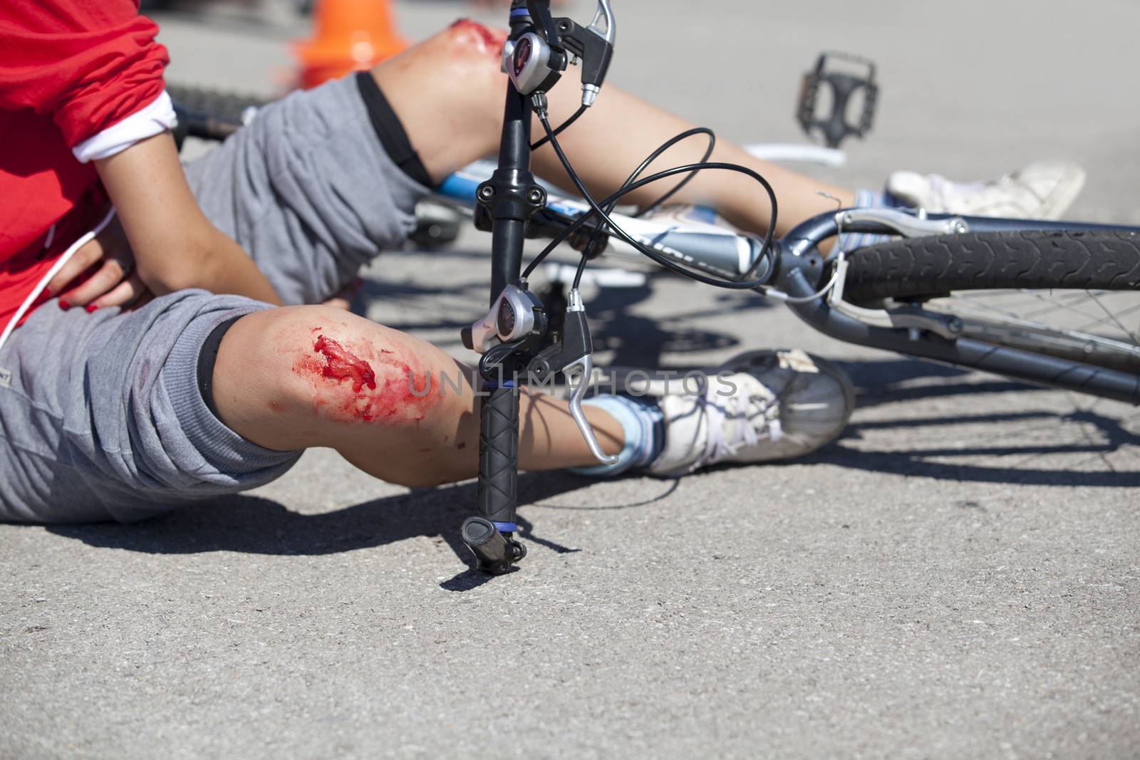 Bicycle fall by wellphoto
