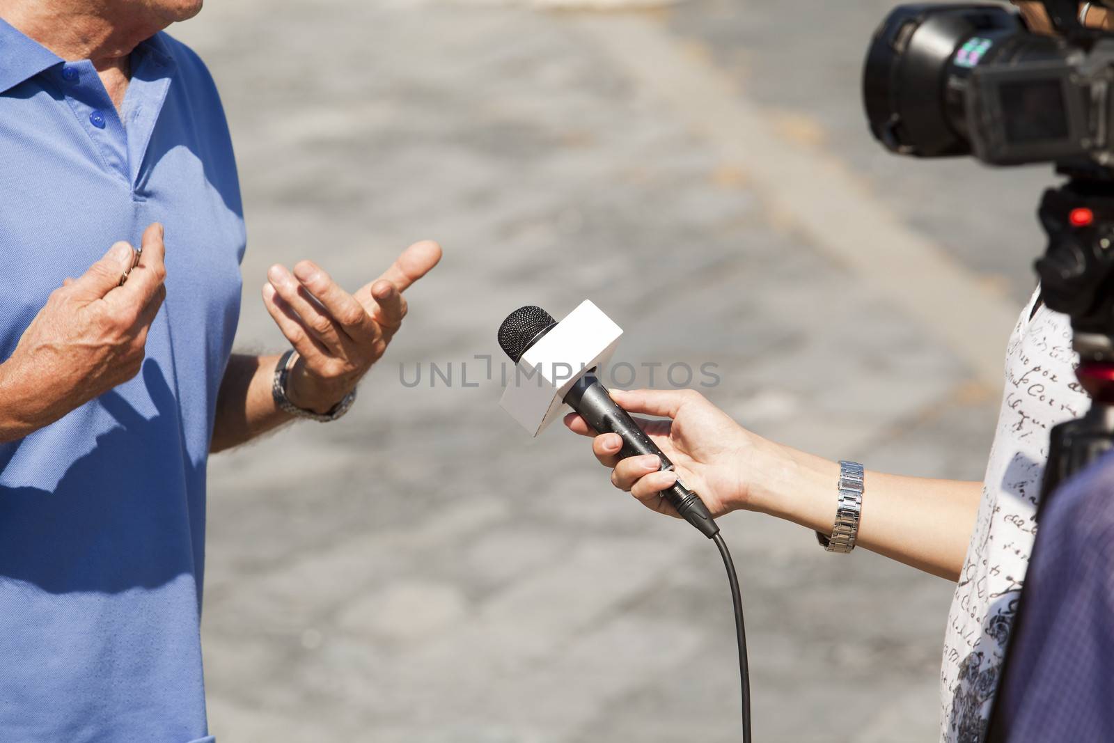 A journalist is making a interview with a microphone