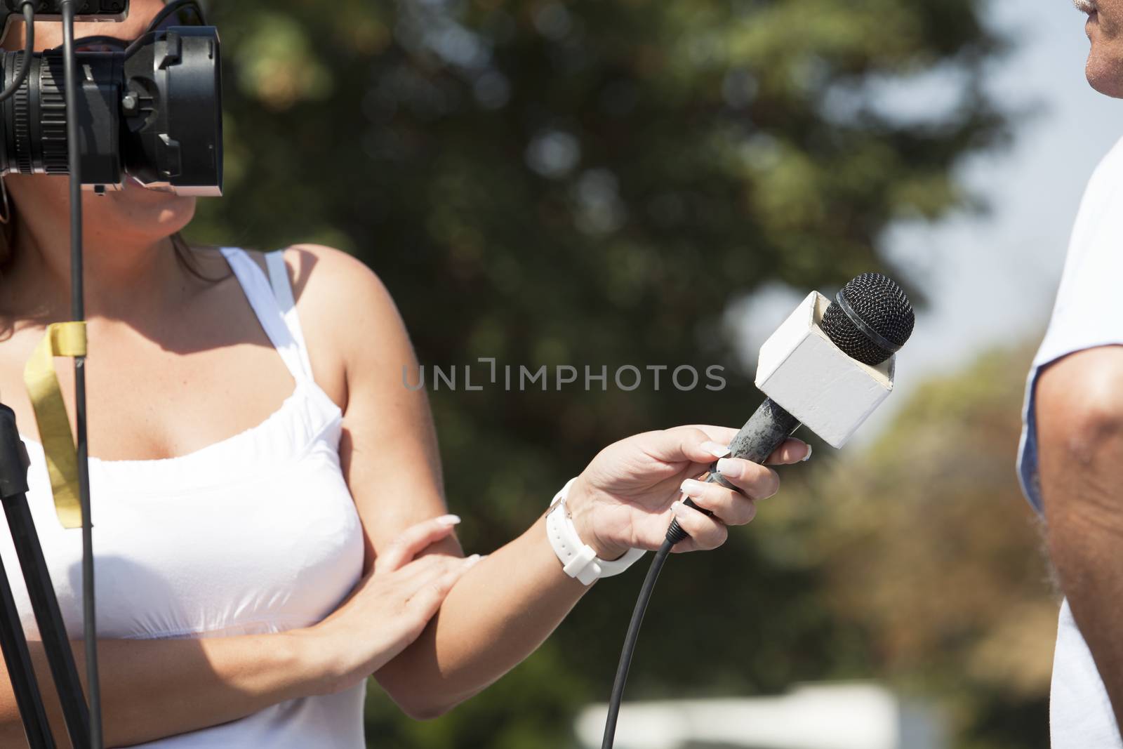 A journalist is making a interview with a microphone