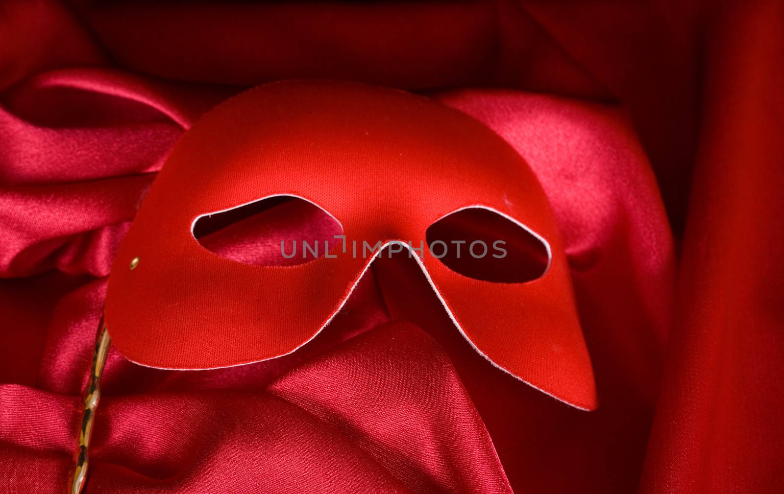 Woman red mask with a card with red silk