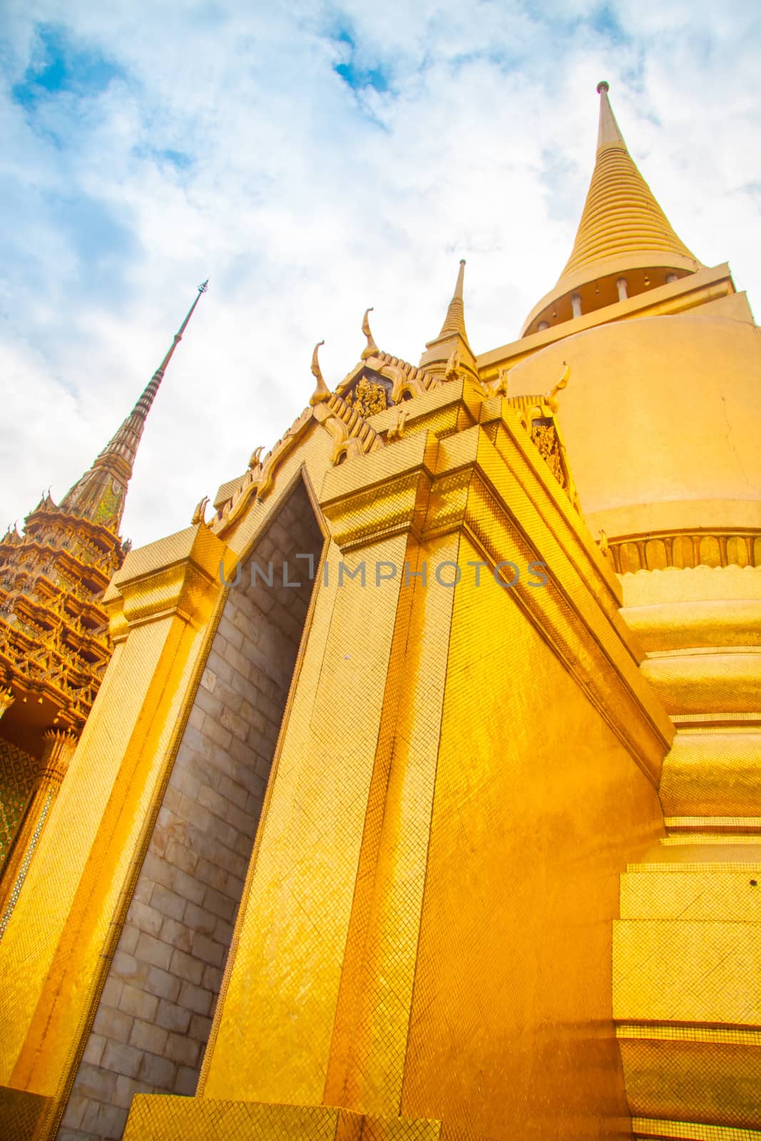 Temple of the Emerald Buddha, Bangkok, Thailand. by kasto