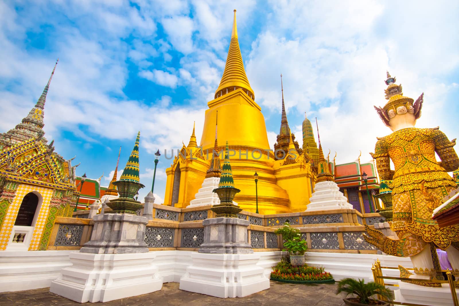 Wat Phra Kaew temple, Bangkok, Thailand. by kasto