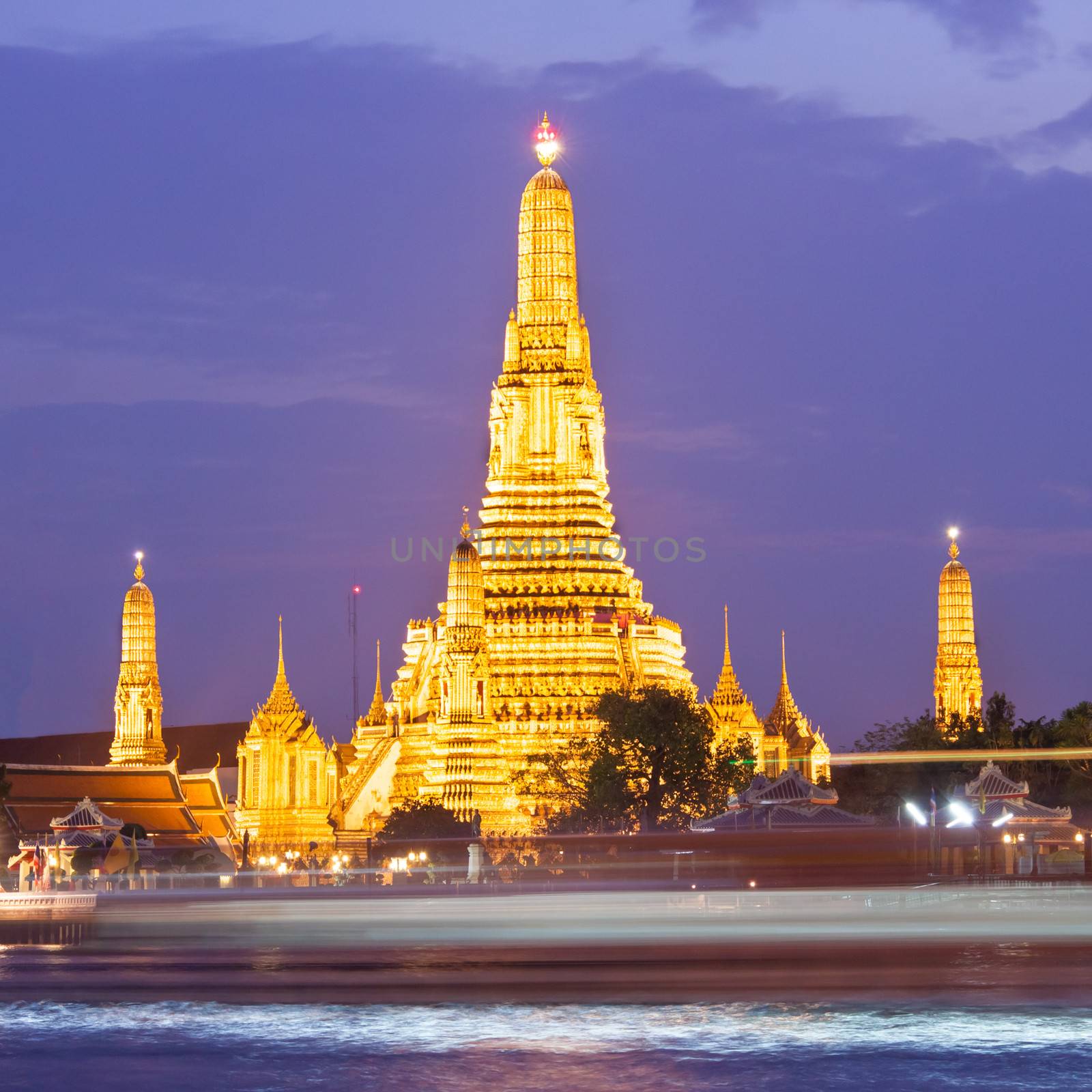 Bangkok, Thailand - Wat arun in sunset.