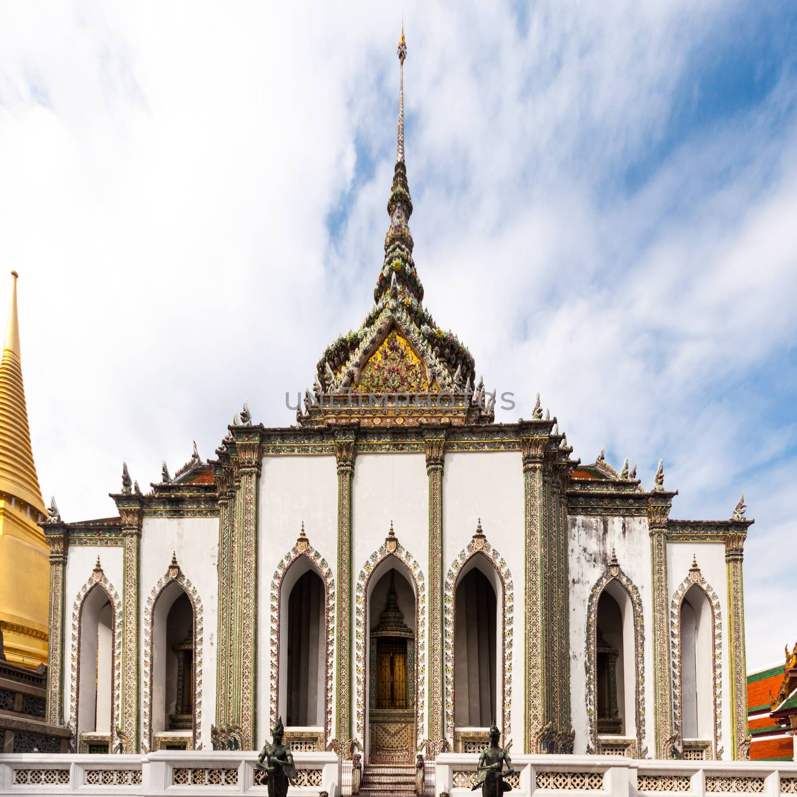 The Wat Phra Kaew- Temple of the Emerald Buddha by kasto