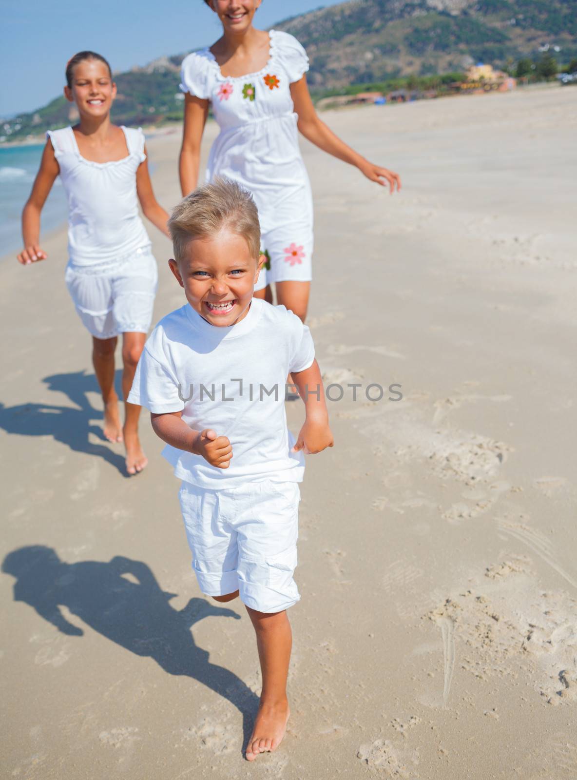 Cute kids on the beach by maxoliki