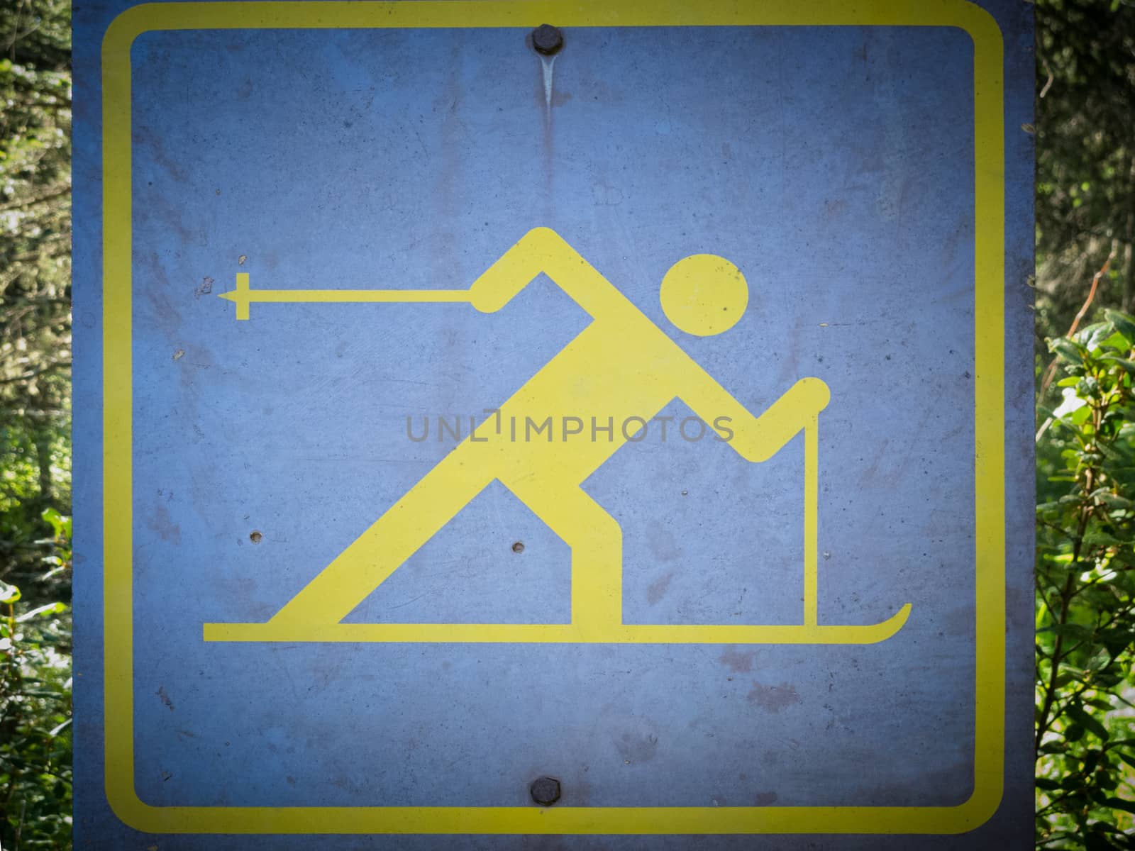 Cross country skiing signboard by PiLens