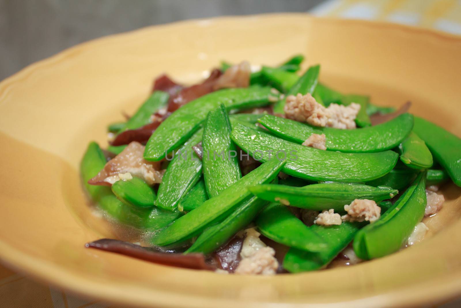 Green beans Puff with beef