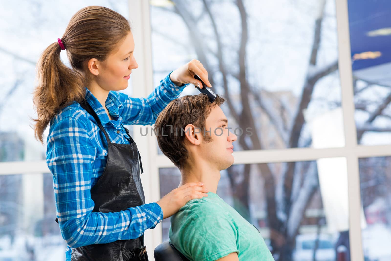 young attractive woman hairdresser hairstyle customer picks