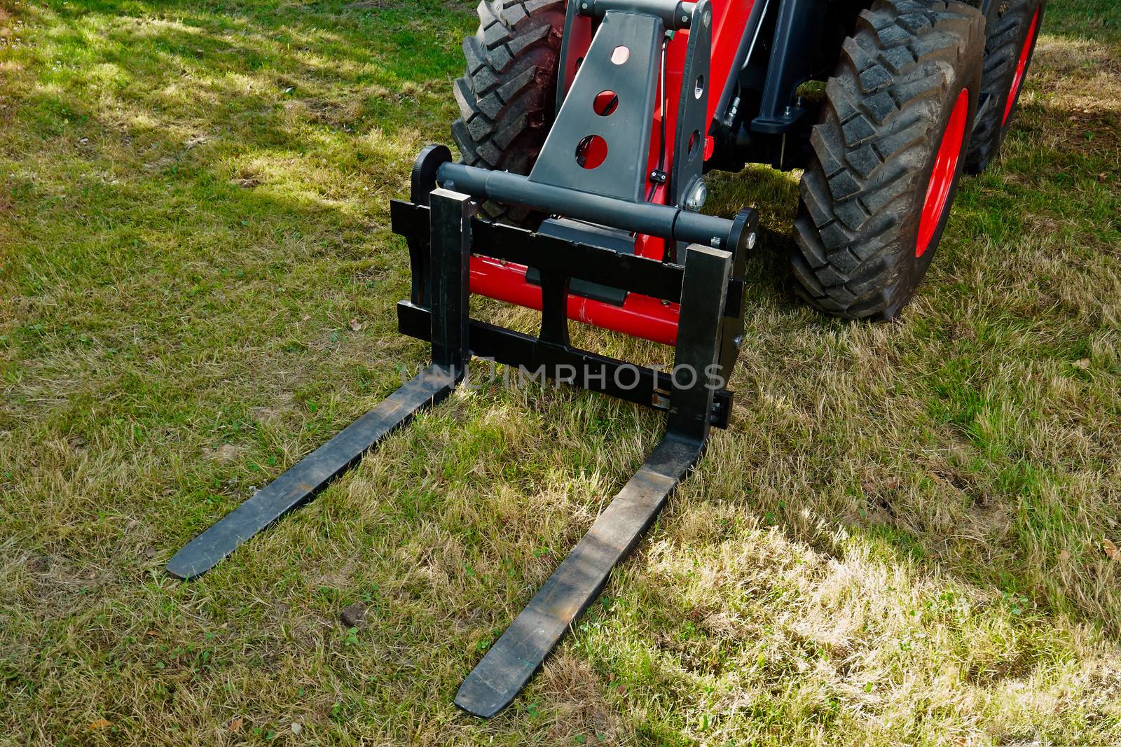 Details of a new industrial agriculture red fork lift tractor                               