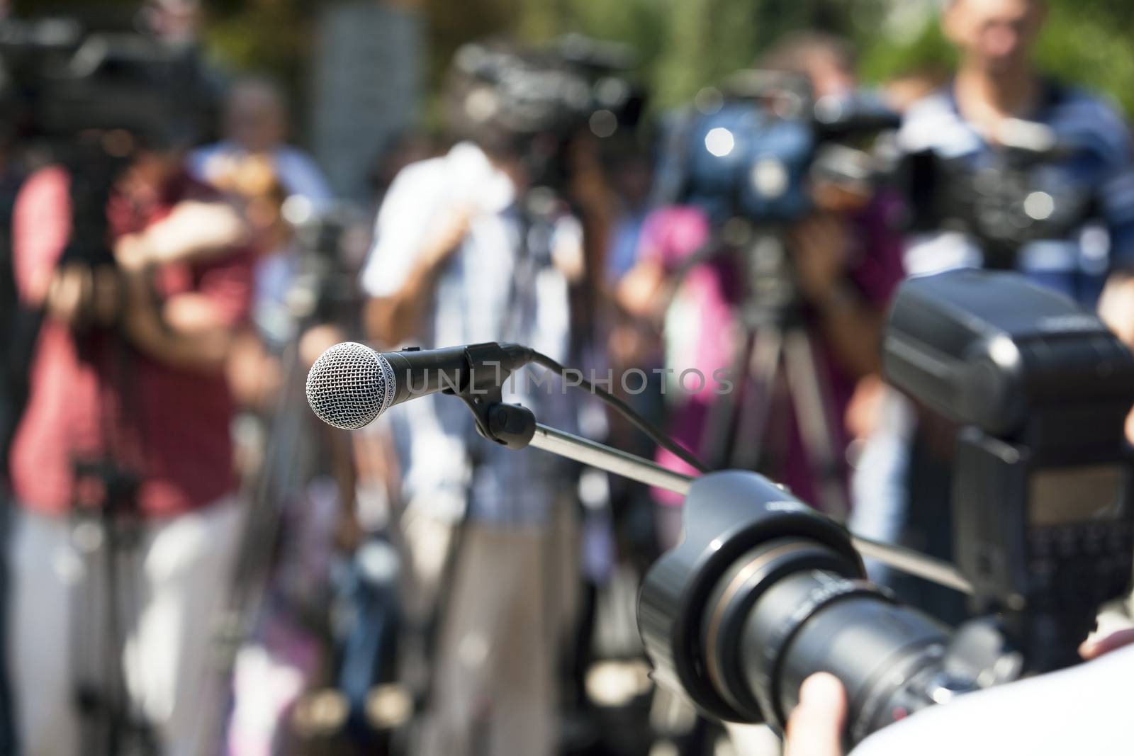 News conference by wellphoto