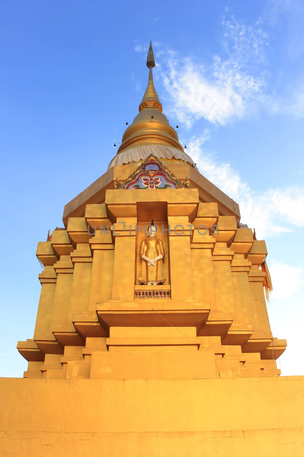 Pinitphrasart Temple Front View by steafpong