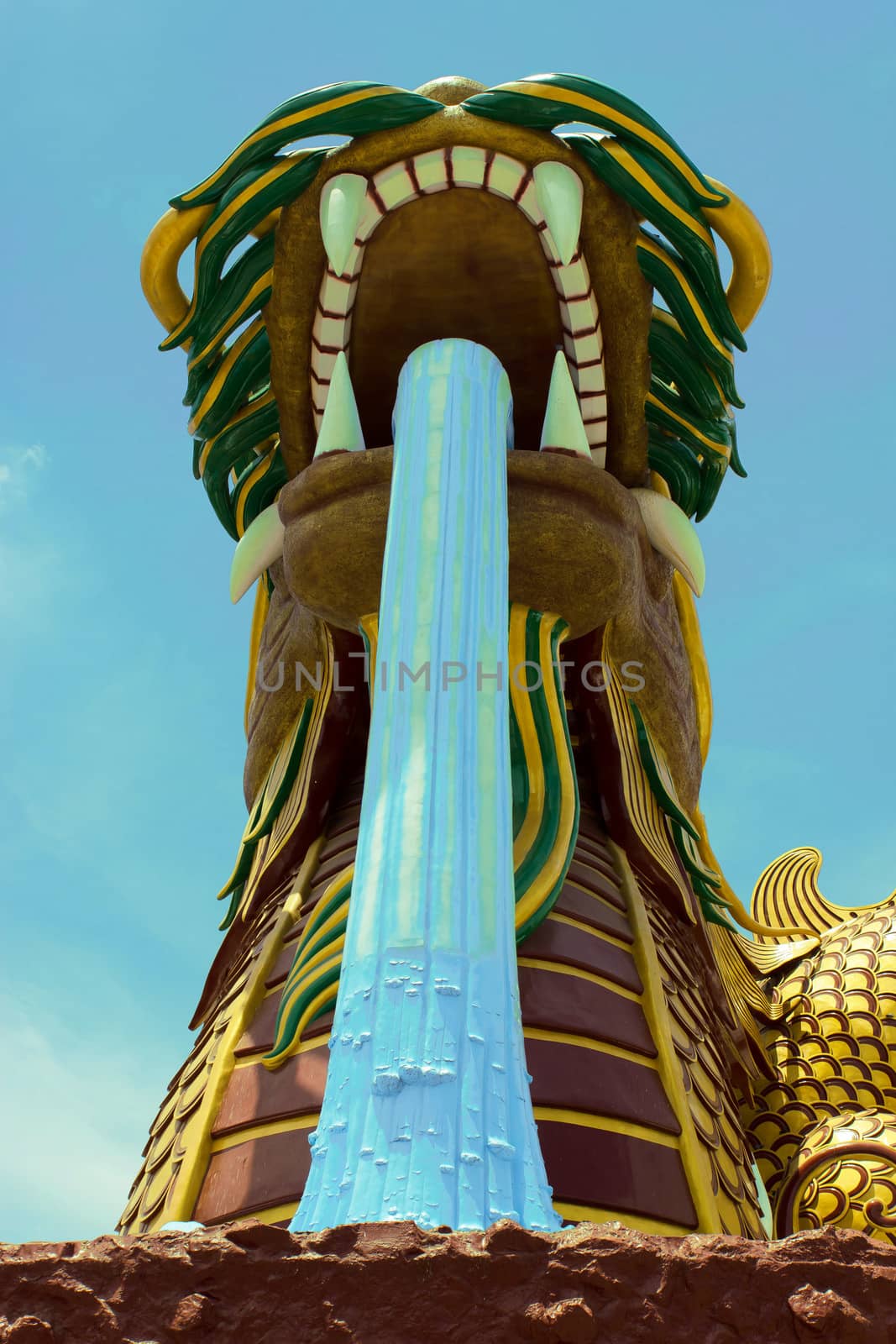 The big golden dragon by sutipp11