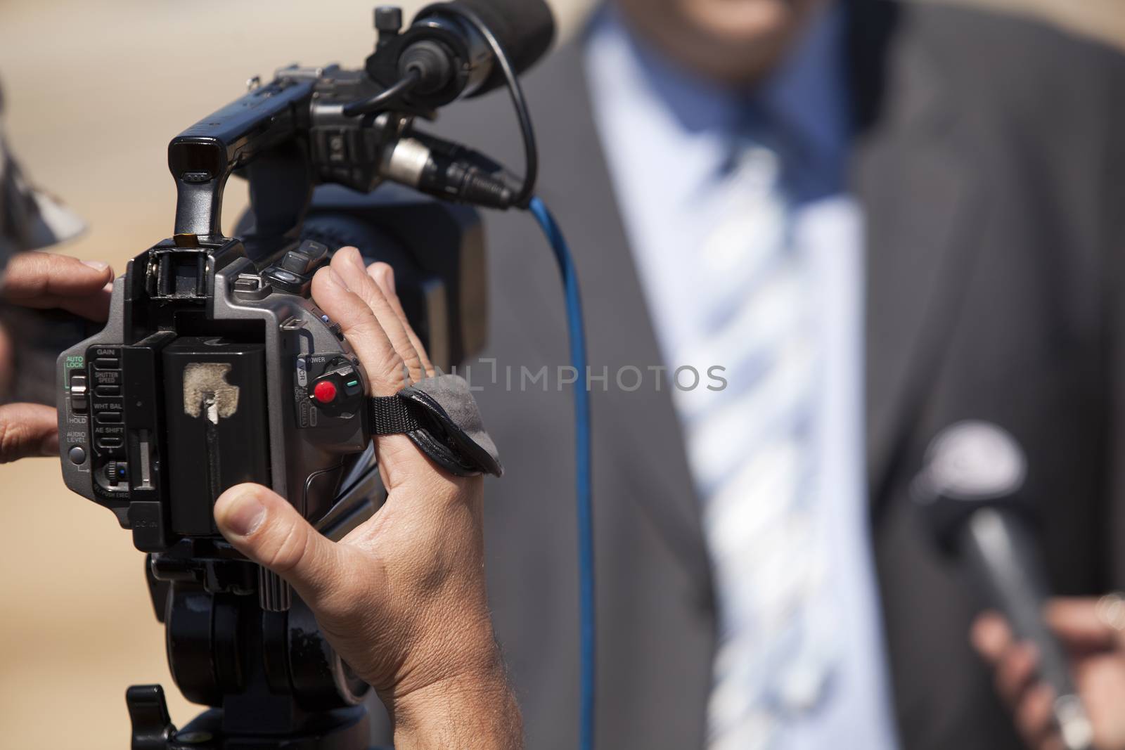 A journalist is making a interview with a microphone