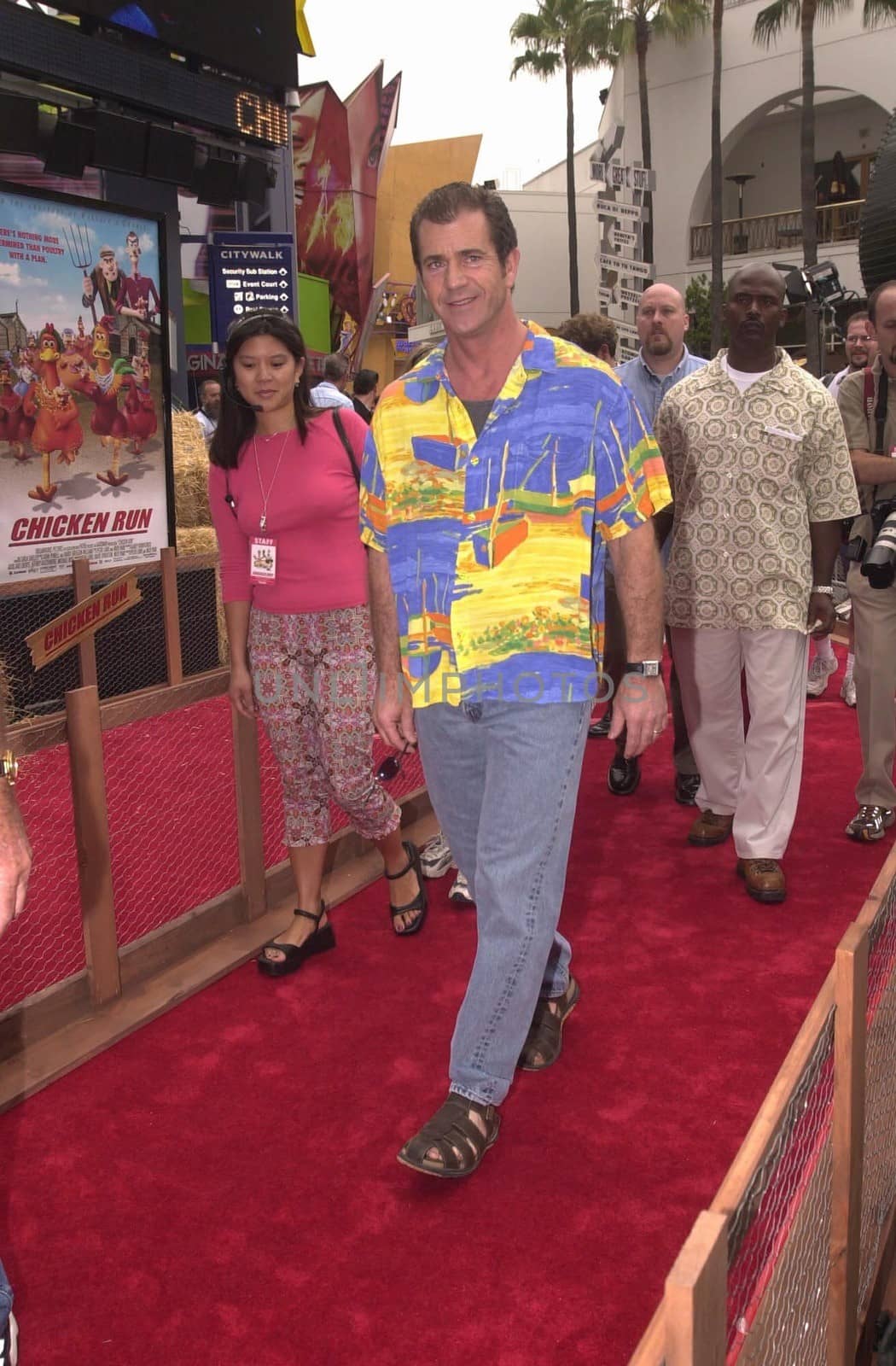 Mel Gibson at the premiere of Dreamwork's CHICKEN RUN in Hollywood, 06-17-00