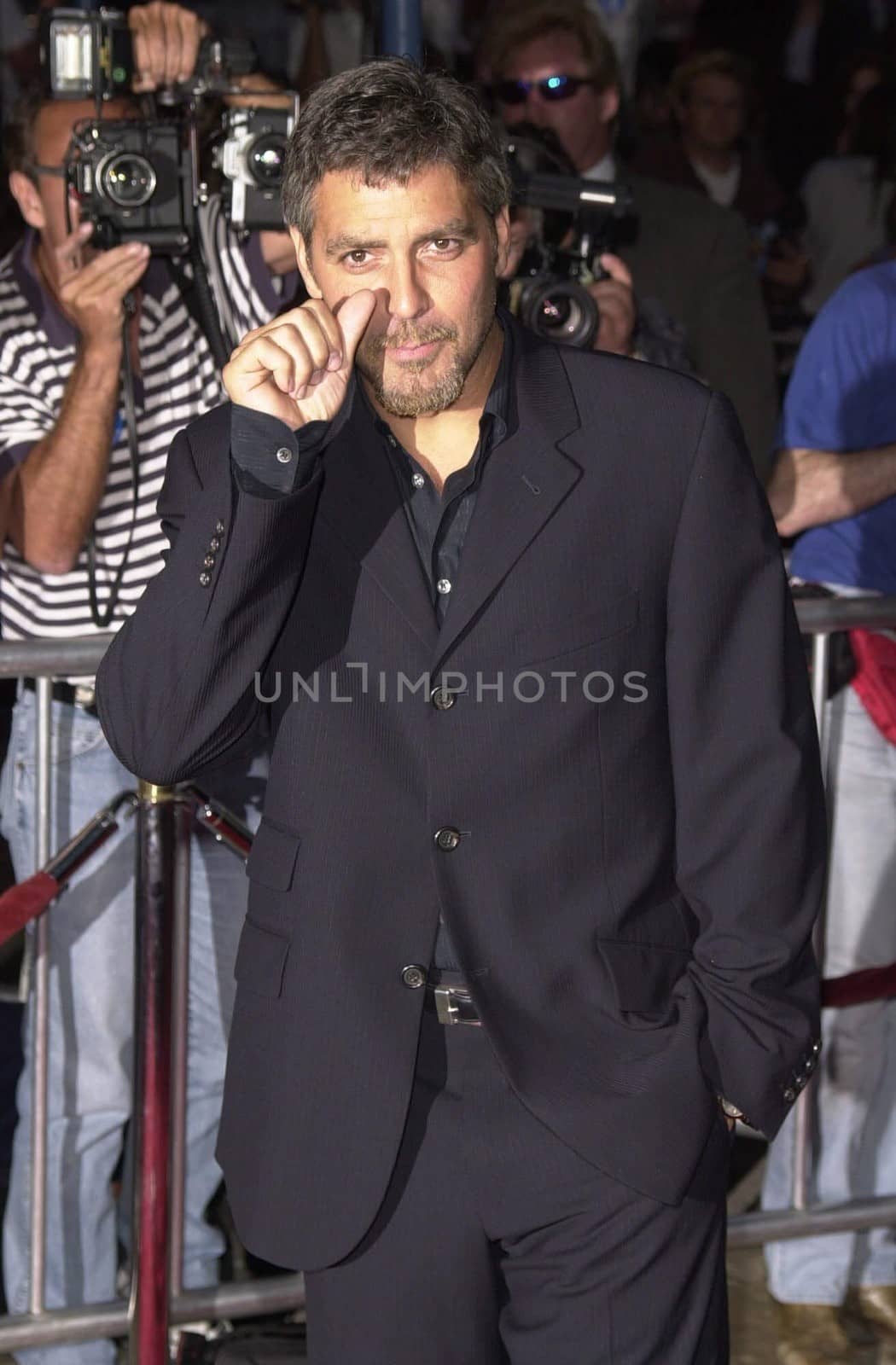 George Clooney at the premiere of Warner Brother's "The Perfect Storm" in Westwood, 06-26-00