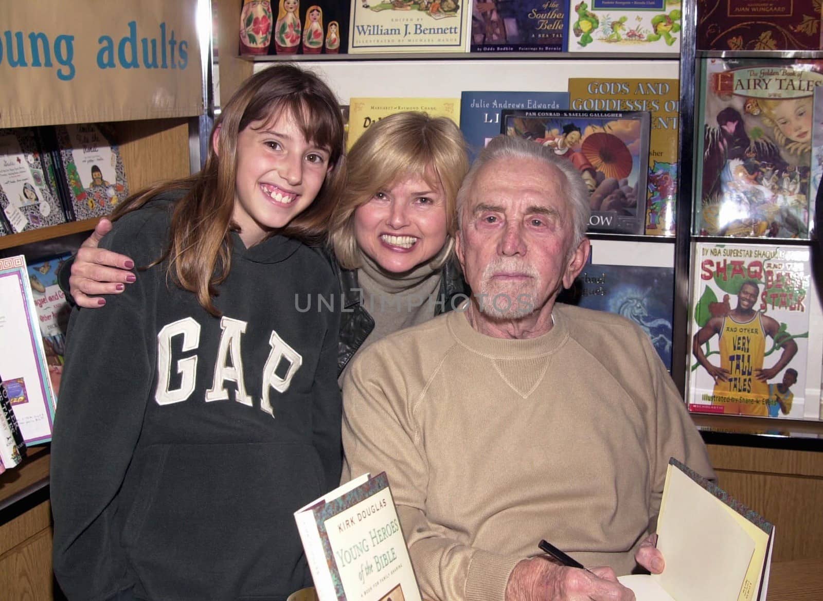 Kirk Douglas and fans at a signing for his new book "Young Heroes Of The Bible" in Tarzana, 03-04-00