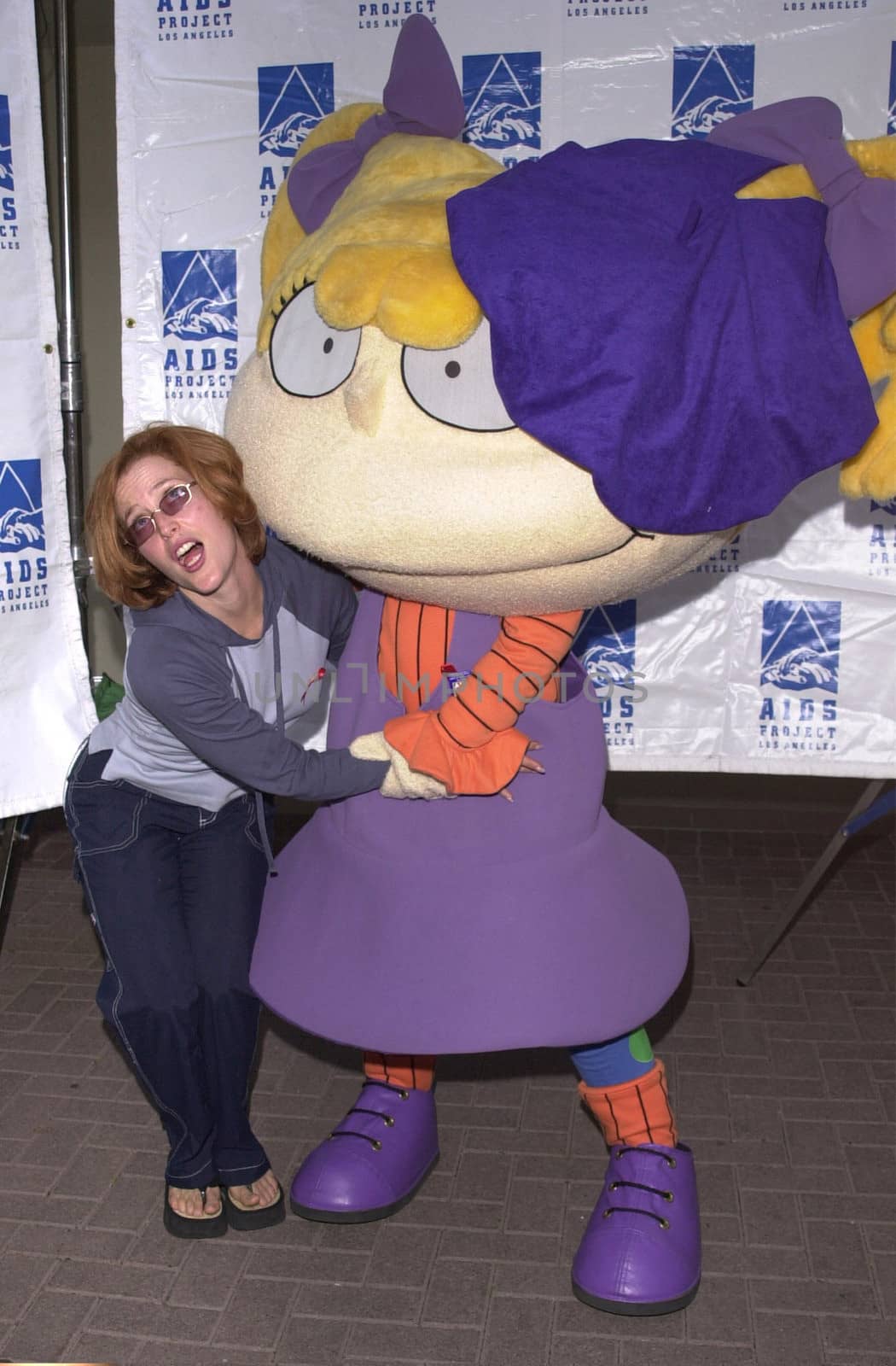 Gillian Anderson at the 2000 AIDS Walk L.A., Paramount Studios, Hollywood, 10-14-00