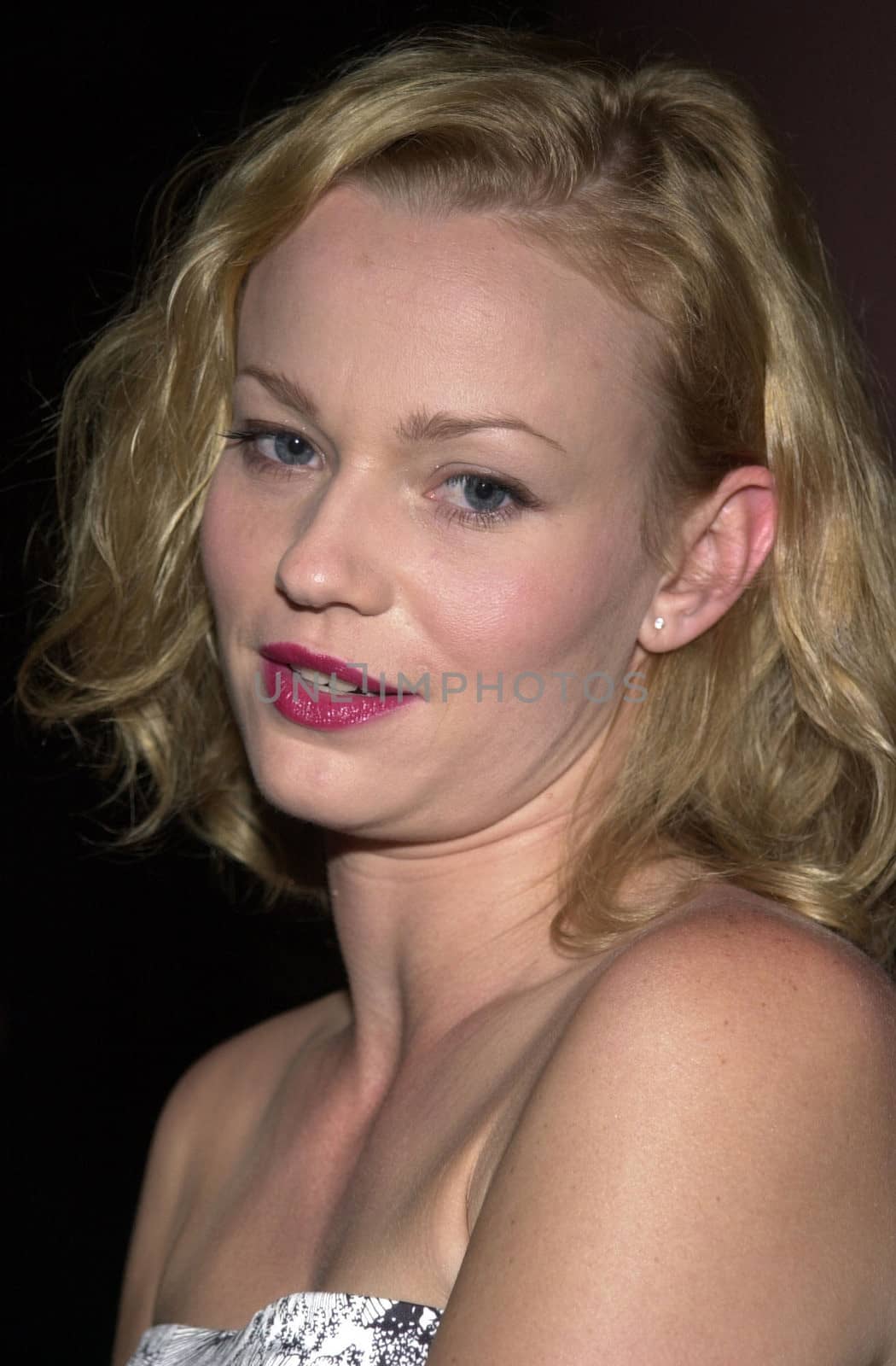 Samantha Mathis at the premiere of TNT's "The Mists of Avalon" at the Directors Guild of America, 06-25-01