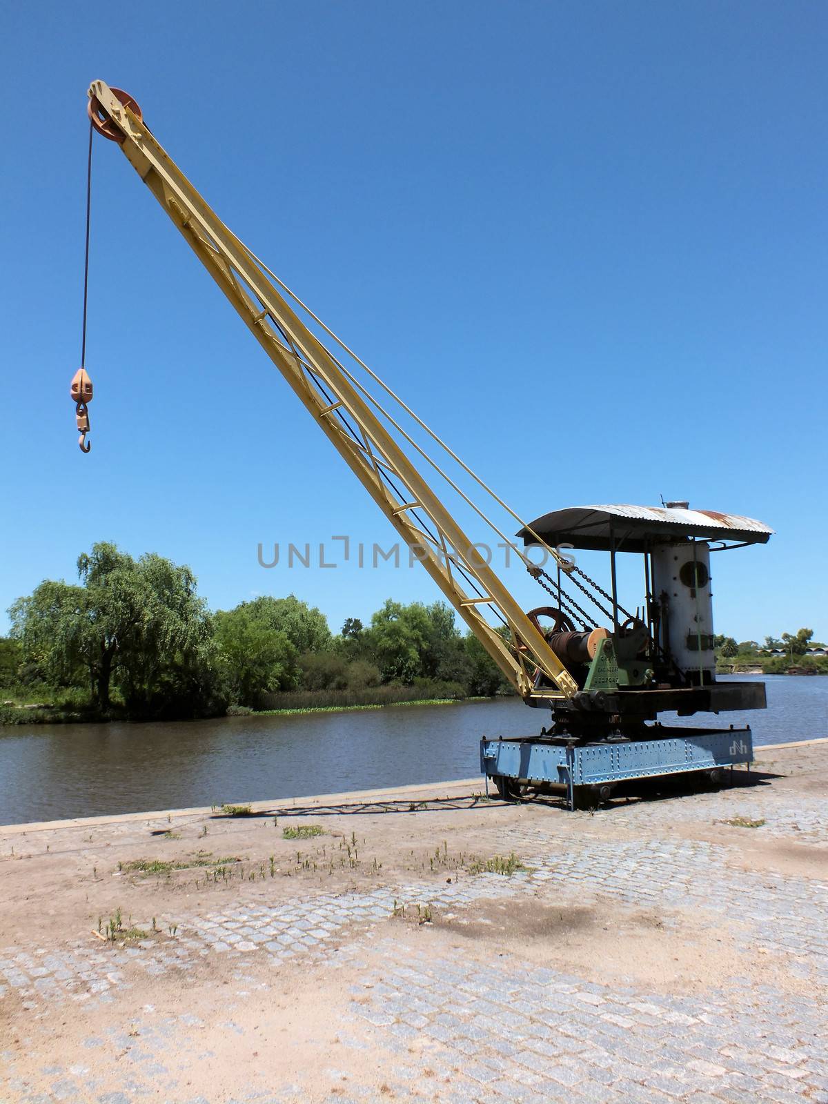 This steam crane is situated on the waterfront of the Arroya de las Vacas in Carmelos small riverside port. The crane was built by Grafton & Co of Bedford, England