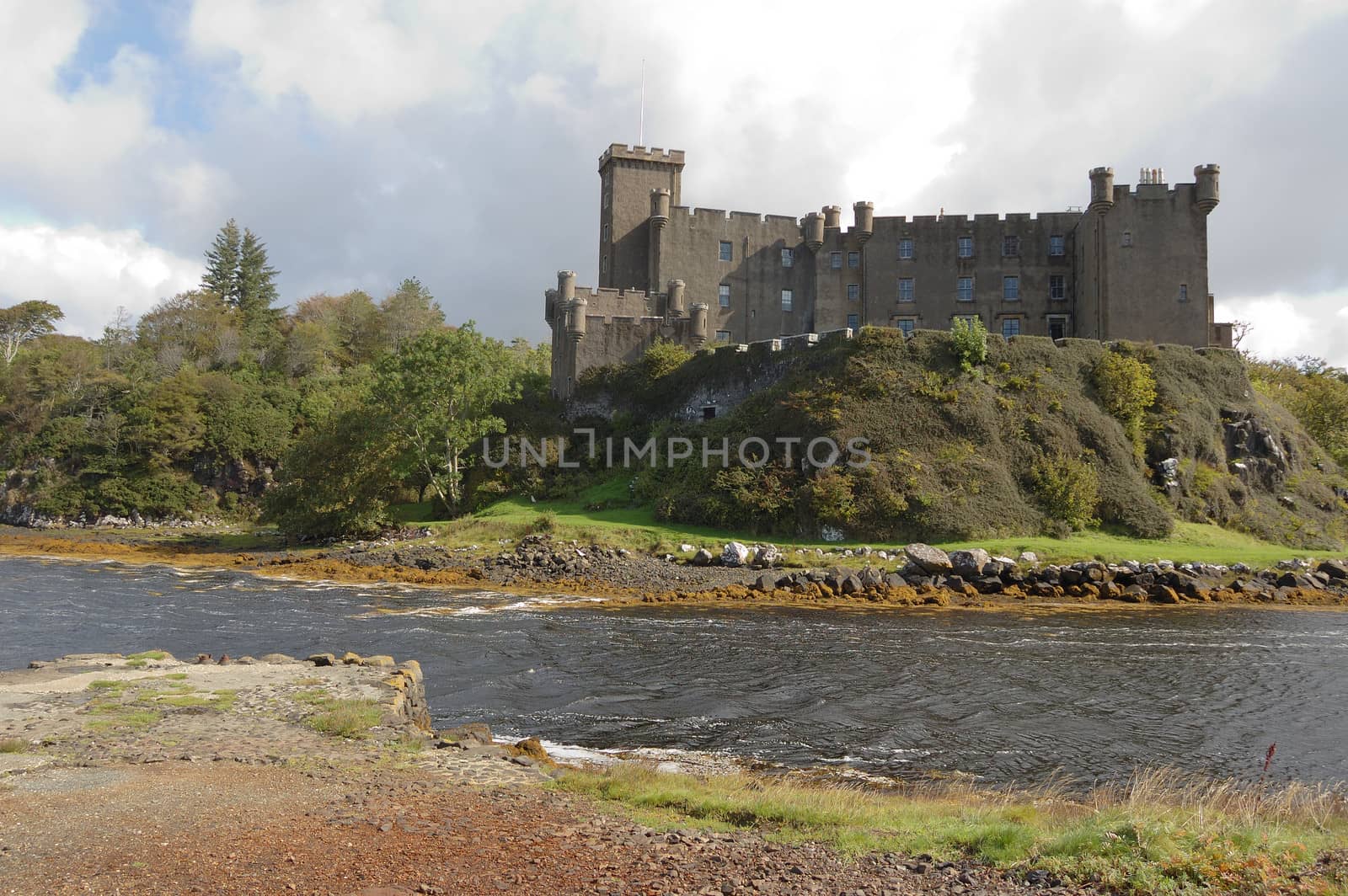 Dunvegan Castle by iwfrazer