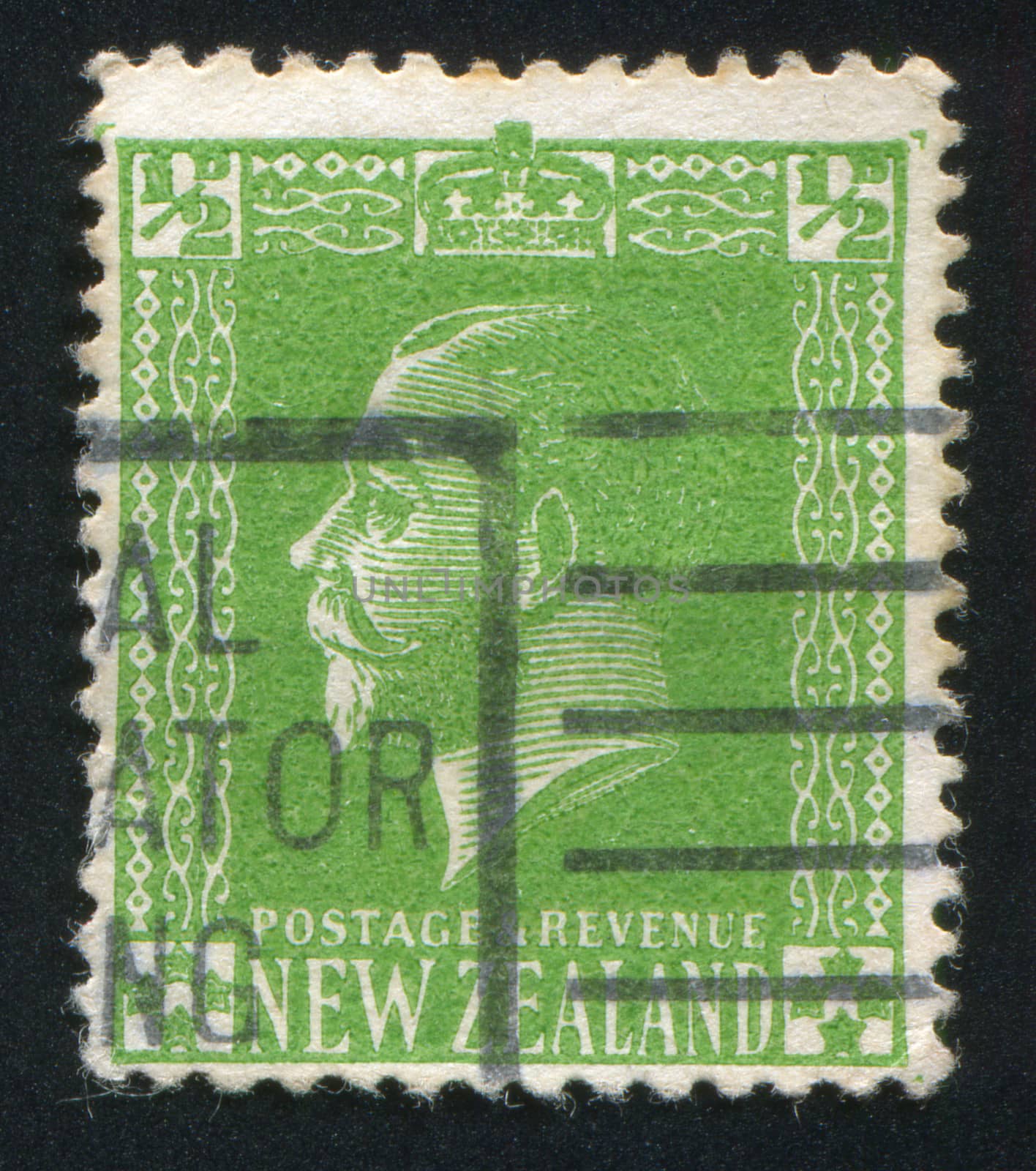 NEW ZEALAND - CIRCA 1915: stamp printed by New Zealand, shows King George V, circa 1915