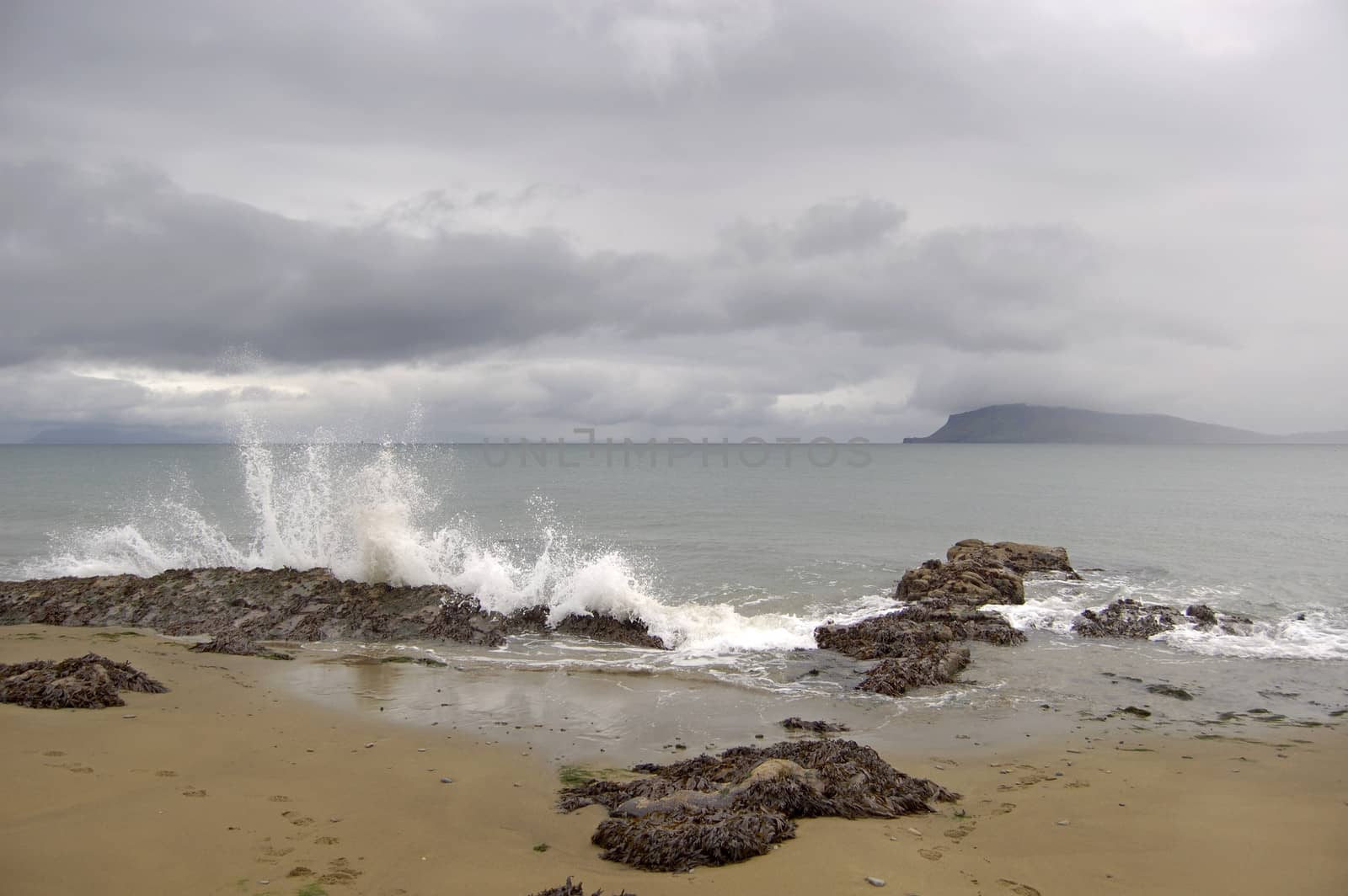 Crashing waves on a Rum beach by iwfrazer