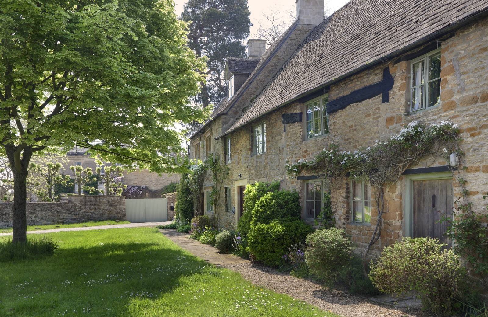 Row of Cotswold cottages, Lower Oddington, Gloucestershire, England.