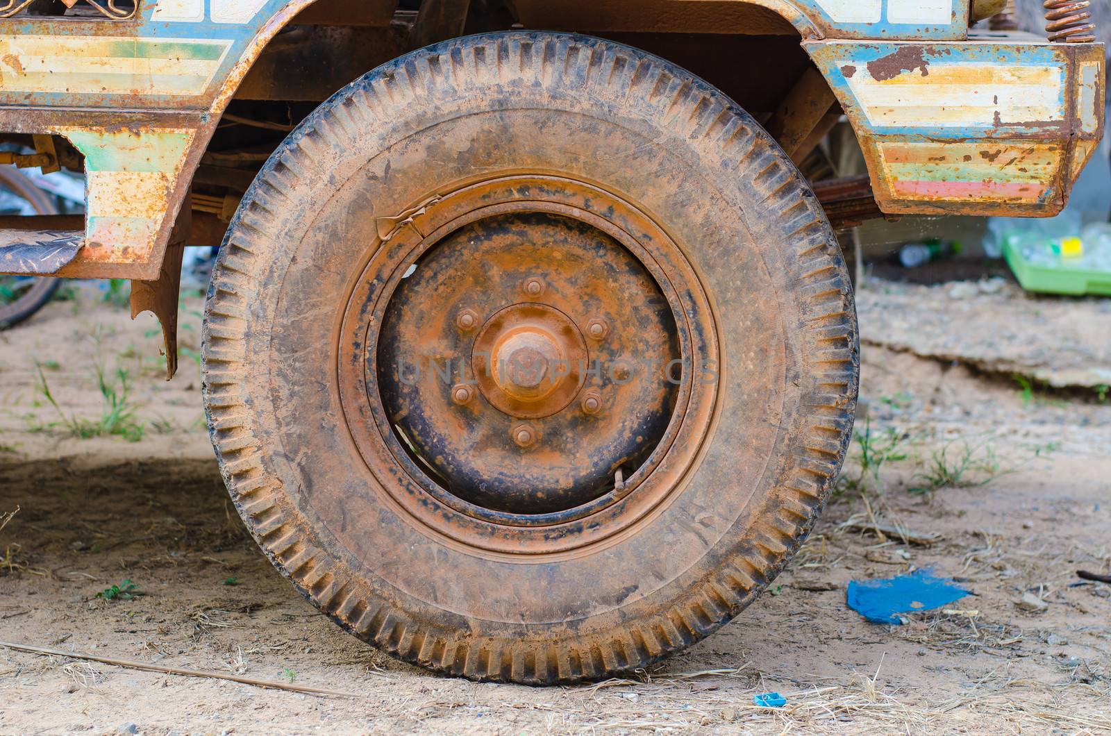 Dirty old wheel, dry mud on wheel